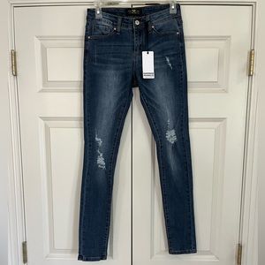 NWT Hammer Mid Rise Distressed Skinny Jeans, Size 5 Juniors